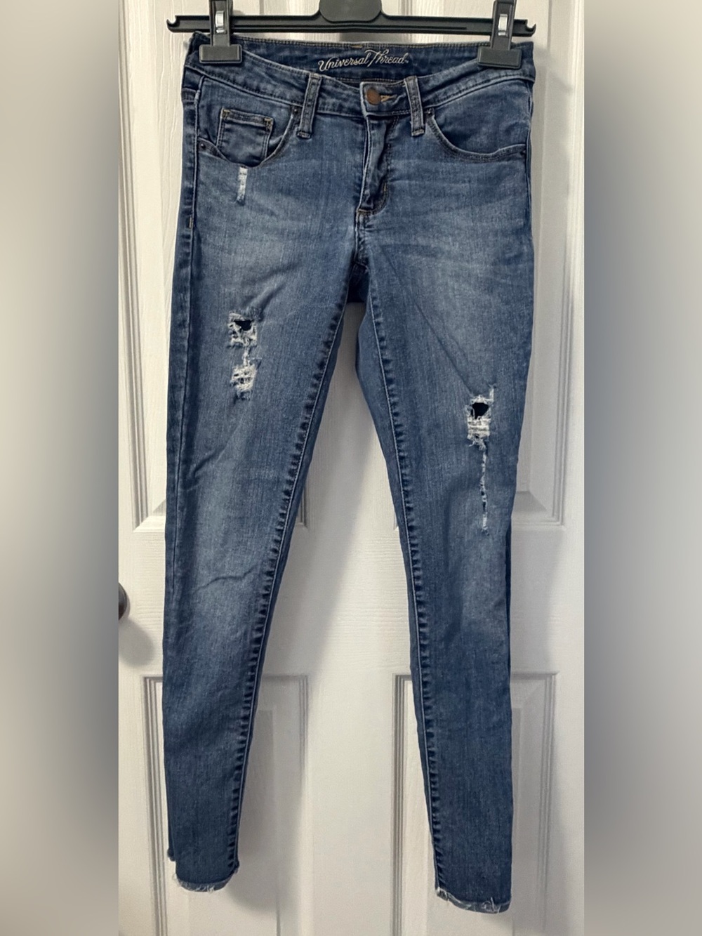 Universal Thread Women's Distressed Skinny Jeans in Blue Denim 00/24R